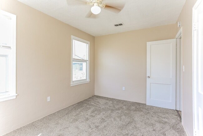 Building Photo - 5129 Appleton Ave