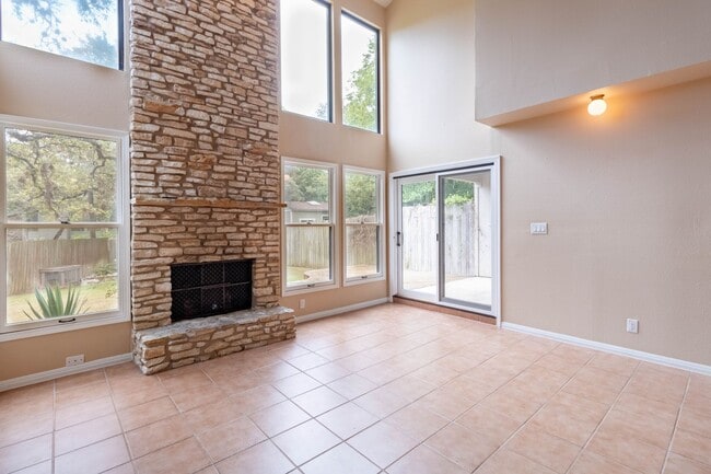 Building Photo - Charming 3 bed 2 bath Home in NW Austin!