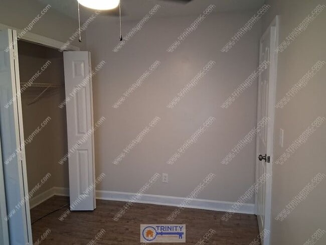 Building Photo - NEWLY UPDATED!! Ready and waiting for you!