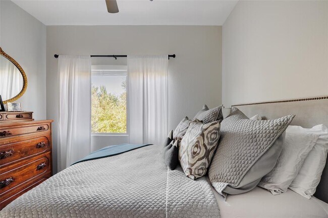 Building Photo - 2412 Wilson St