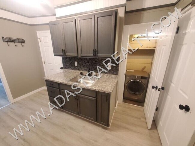 Building Photo - Newly Renovated! Affordable Olathe Apartme...