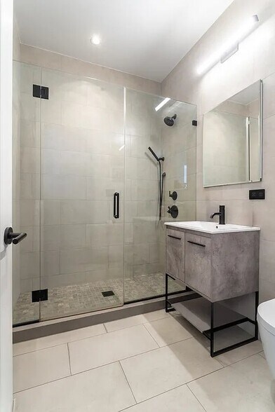 Building Photo - 11-16 Main Avenue