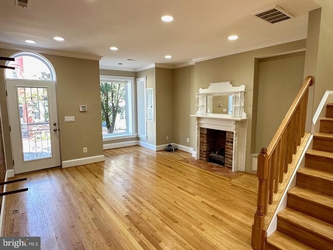 Building Photo - 1227 Linden Pl NE