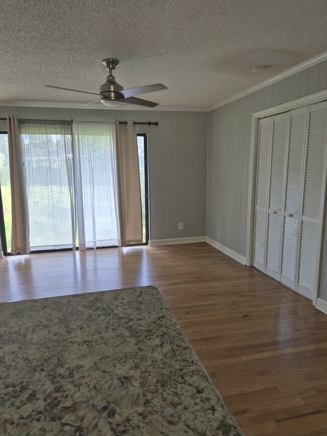 Building Photo - 207 Brookview Terrace