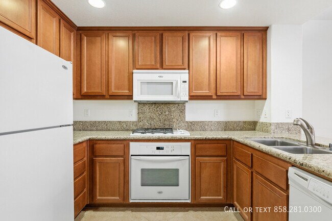 Building Photo - 17010 Calle Trevino