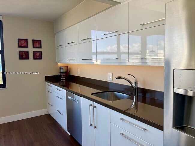 Building Photo - 936 Intracoastal Dr