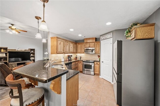 Building Photo - 912 Emerald Dove Ave