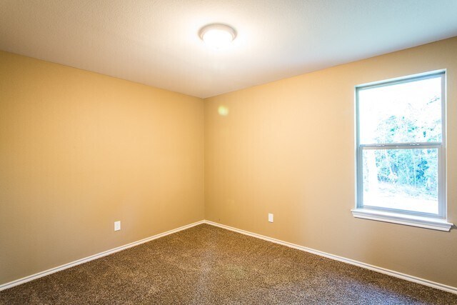 Building Photo - Available- JANUARY 2026-  Single Family Home in Lindale ISD- Large Fenced in backyard - Safe neig...