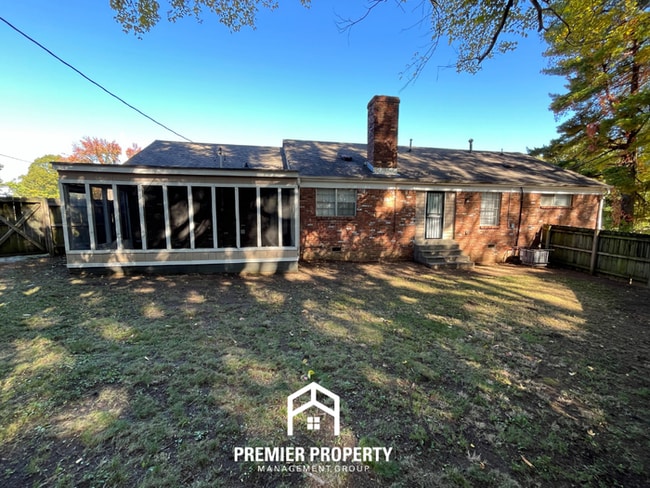 Building Photo - 1601 Favell Dr