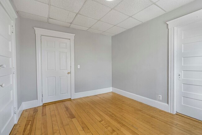 Building Photo - 423 Park Ave