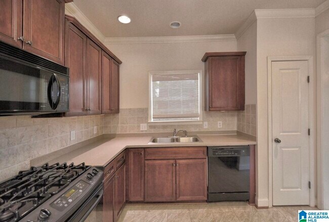 Building Photo - 107 Castlehill Dr