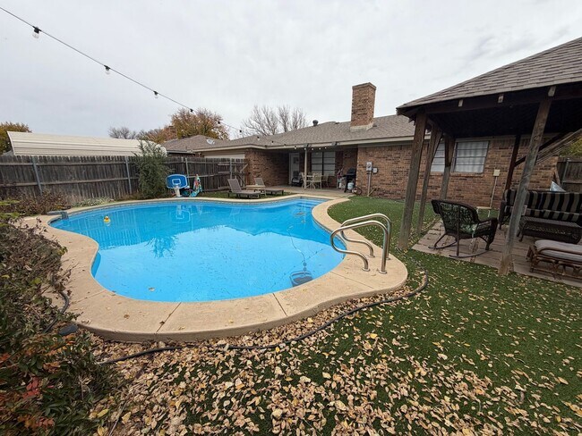 Building Photo - 6008 Yale St