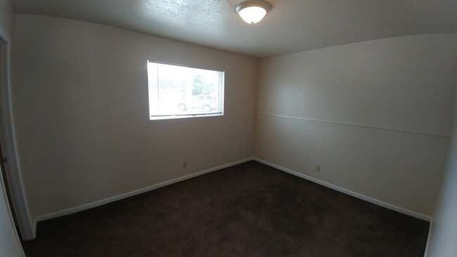 Building Photo - Great Size 1 Bedroom 1 Bath Available Now !!!