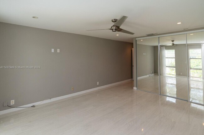 Building Photo - 76 Isle of Venice Dr