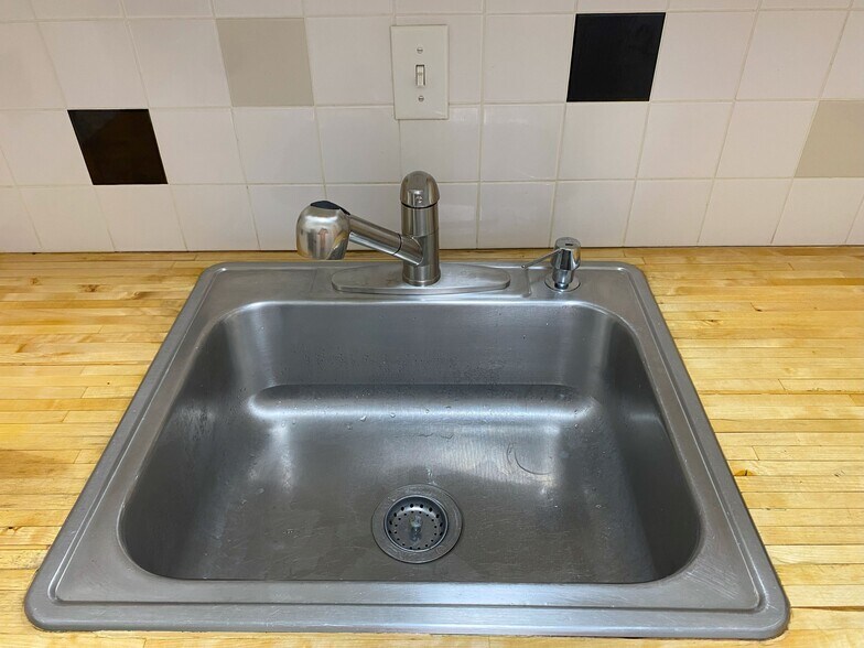 Kitchen - 2755 Ordway St NW
