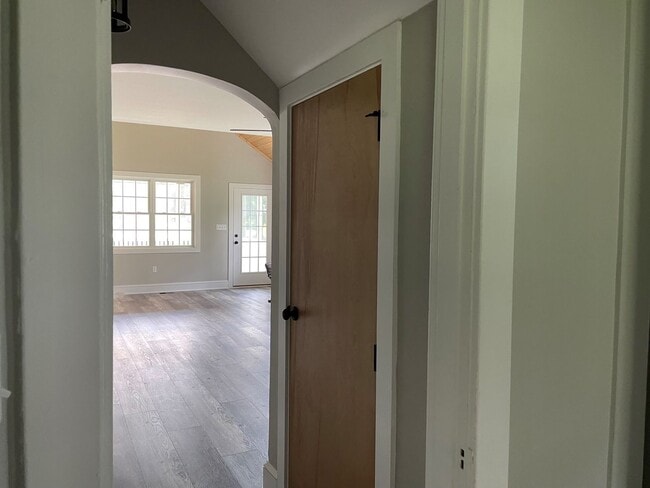 Building Photo - Lake Front House with Screened in Porch