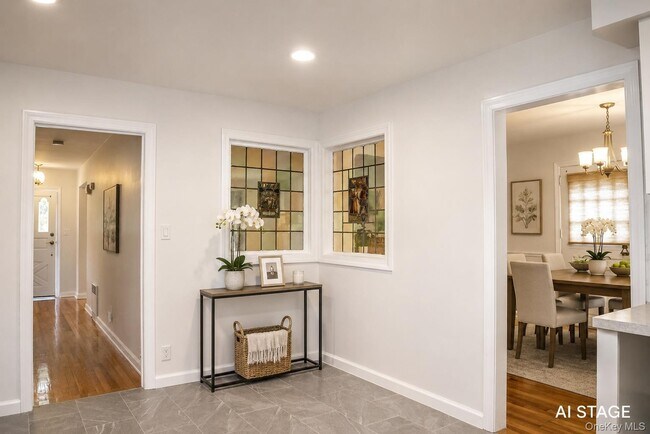 Building Photo - 121 Manhasset Ave