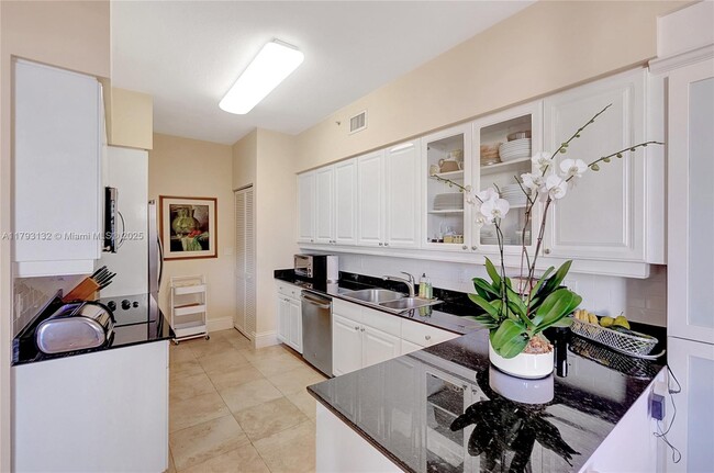 Building Photo - 731 Crandon Blvd