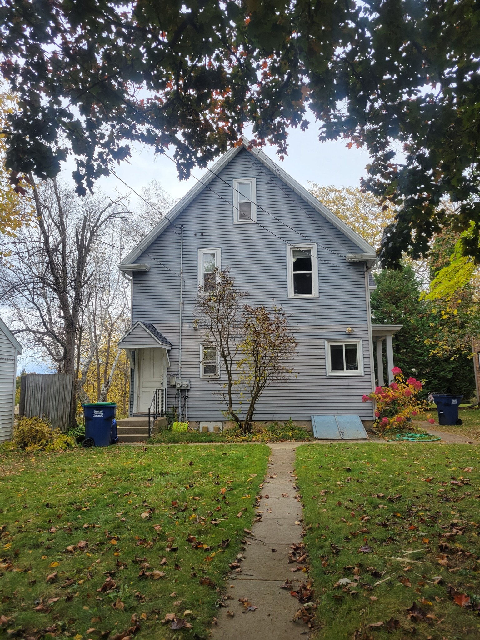 Building Photo - 213 S Webster St