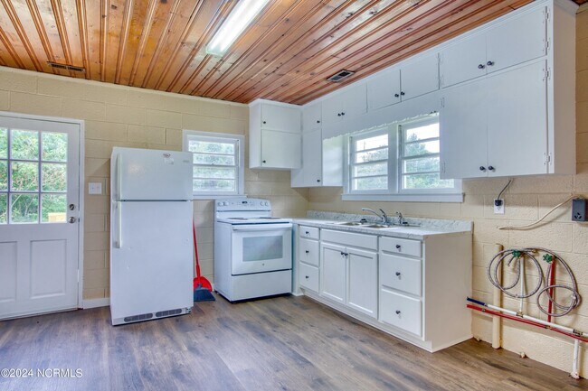 Building Photo - 705 Riggs Rd