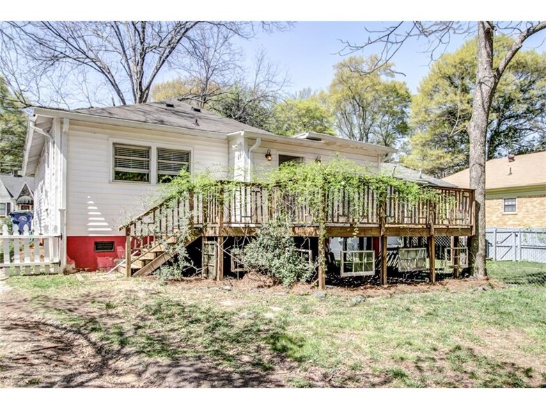 back of home / big fenced yard - 182 2nd Avenue Southeast
