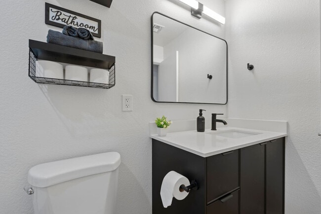 Building Photo - 4403 N 13th Pl