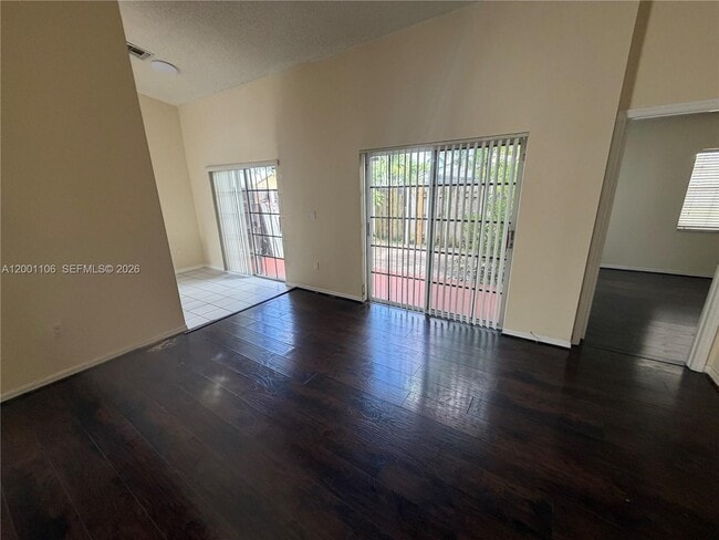 Building Photo - 960 NE 214th Ln