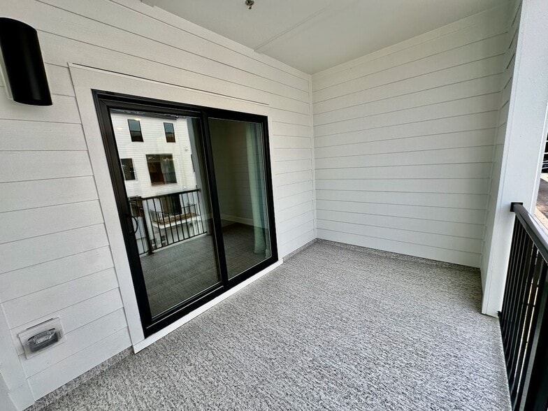 Rear Covered Porch - 1253 S Blount St