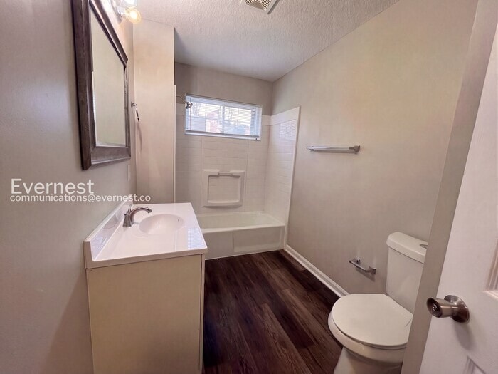 Building Photo - 701 Summit Ave