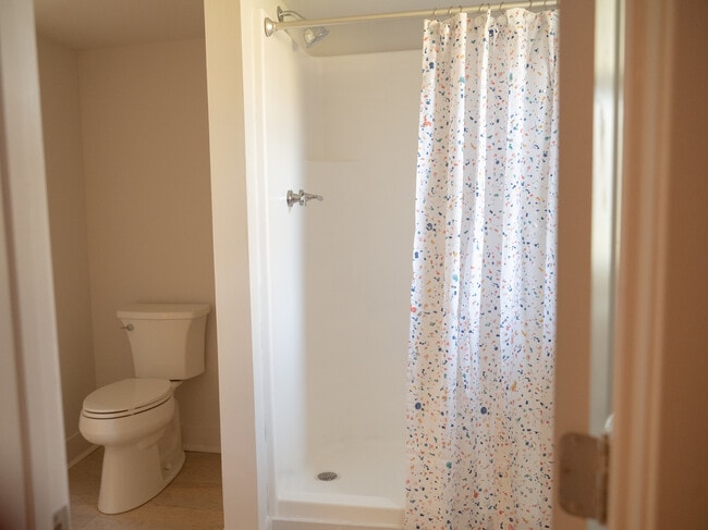 Building Photo - 828 Lemont Dr