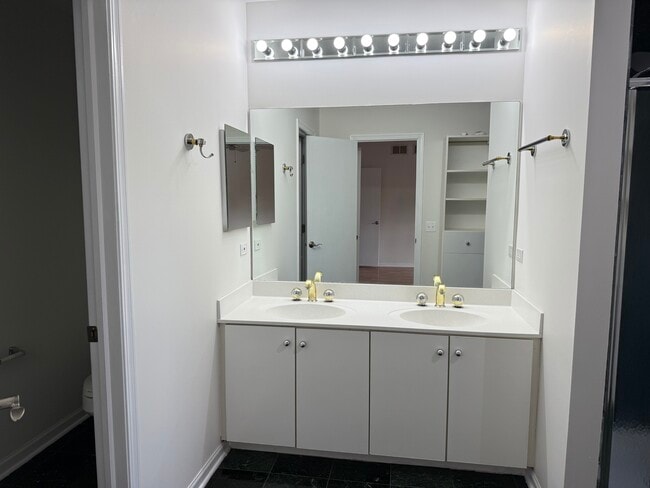 Building Photo - 362 Town Pl Cir