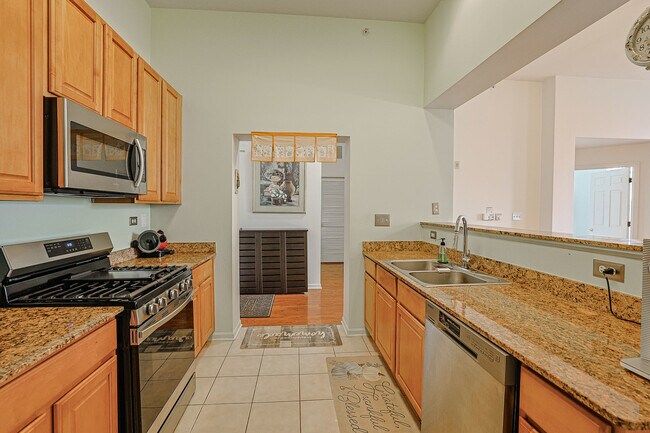Building Photo - 1739 Tudor Ln
