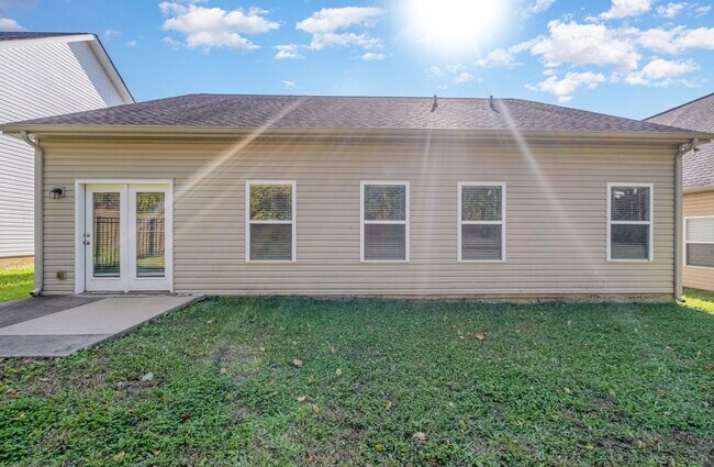 Building Photo - Beautiful, Like-New 3-Bedroom Home in Belle Arbor Community