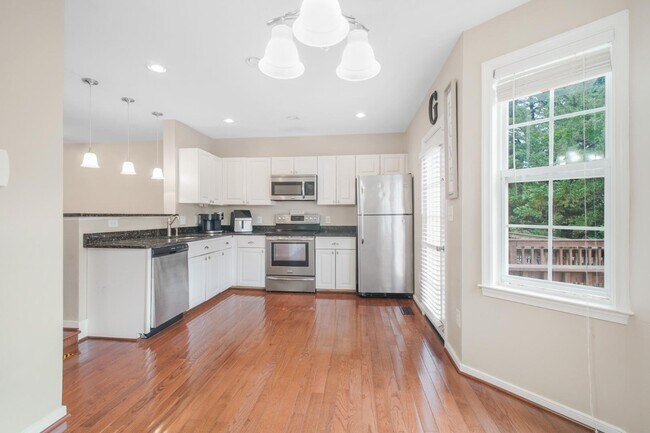 Building Photo - 405 Donelson Loop