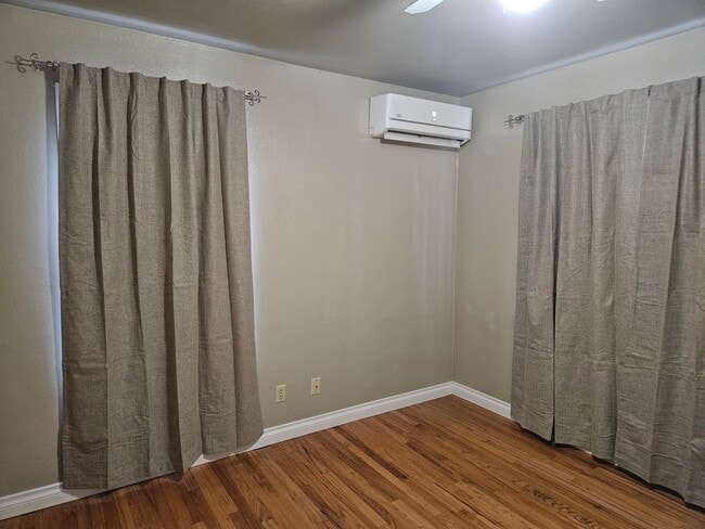 Building Photo - 4Bd/2Ba Two Story Home - For Viewing!