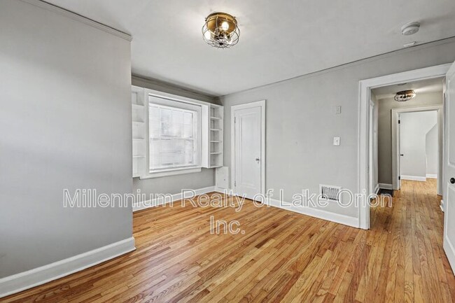 Building Photo - 419 W Iroquois Rd