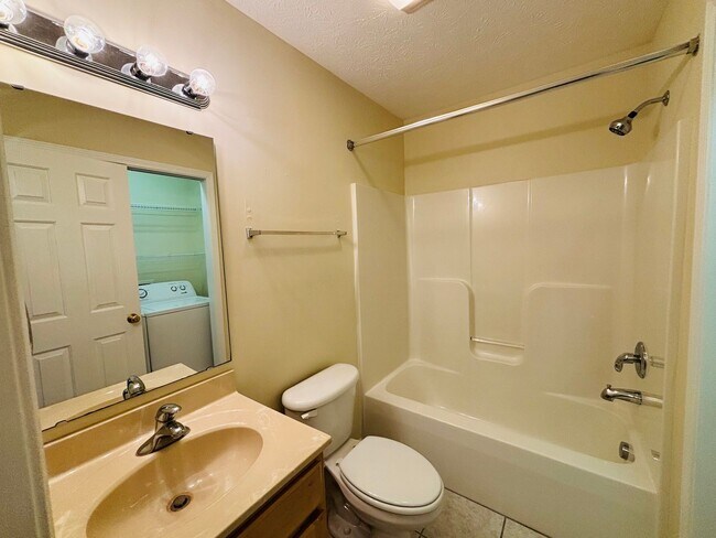 Building Photo - 228 Mountain Breeze Dr