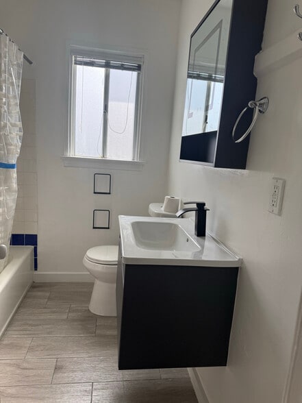 Building Photo - 3736 S Bentley Ave