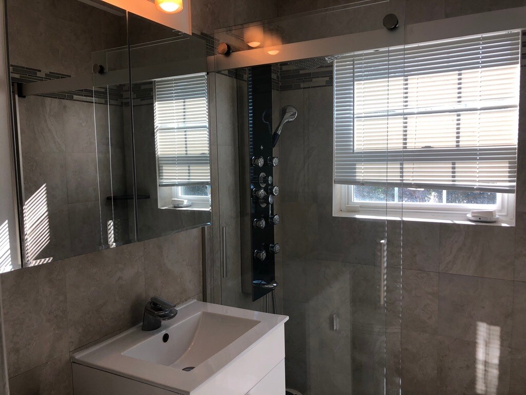 bathroom 2 - 1400 NE 4th Ave