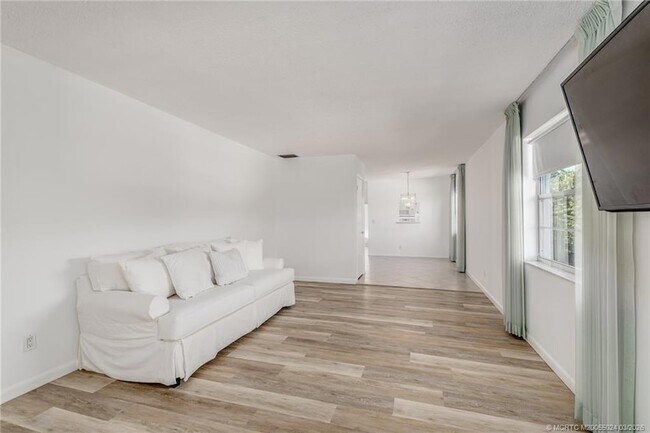 Building Photo - 1225 NW 21st St