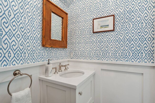 Building Photo - 35 Harris Ln