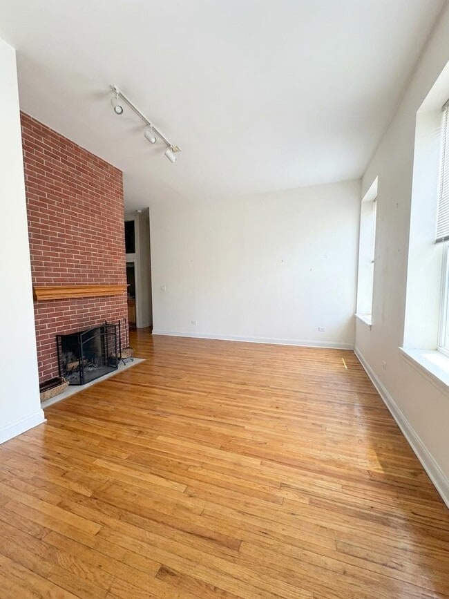 Building Photo - 222 Grand St