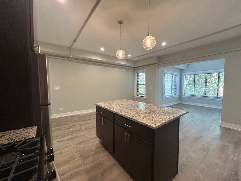 Building Photo - 1000 Crain St