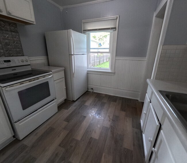 Building Photo - 738 S 28th St