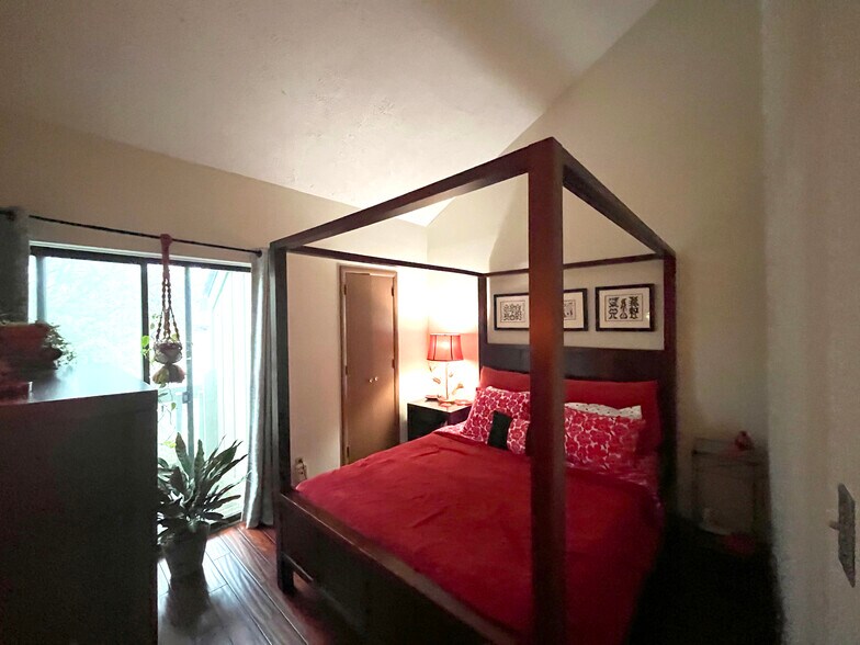 Building Photo - 9124 S Pointe Ridge Ln