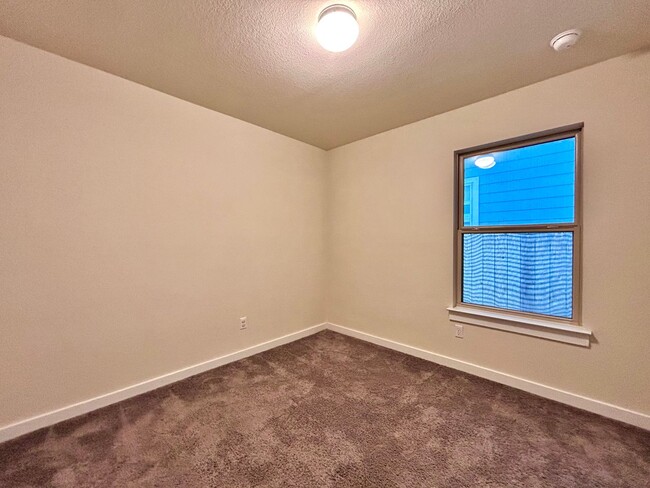 Building Photo - 5809 Urbano Bnd