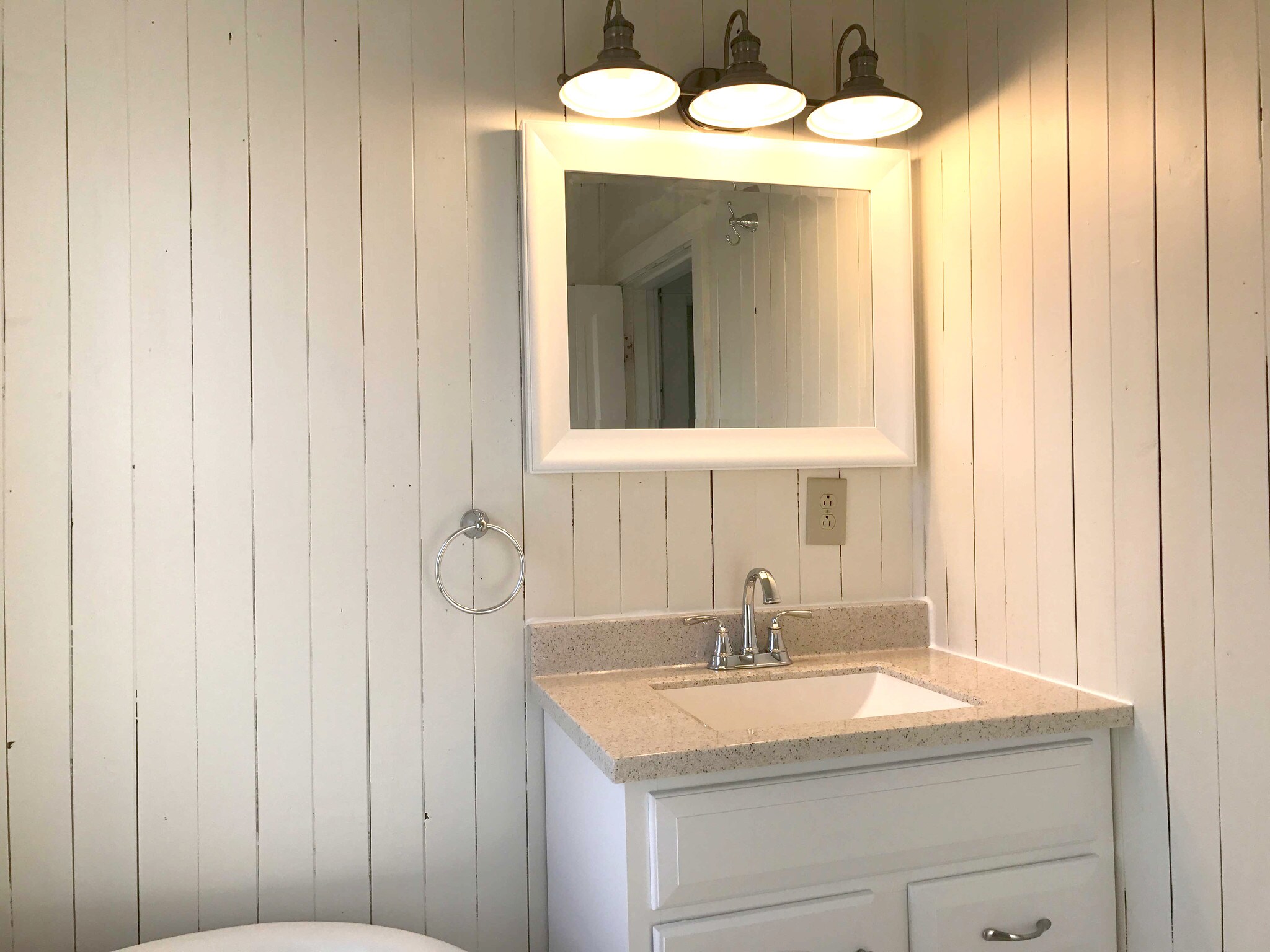 Building Photo - 45 Sunnyside Dr