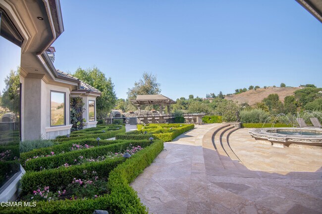 Building Photo - 4358 Cresthaven Dr