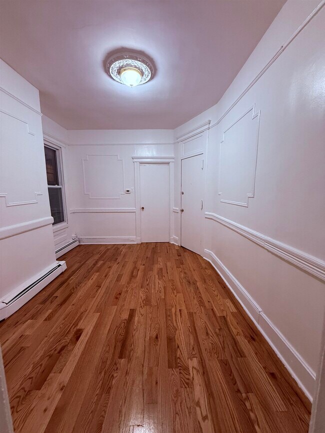 Building Photo - 110 Duncan Ave