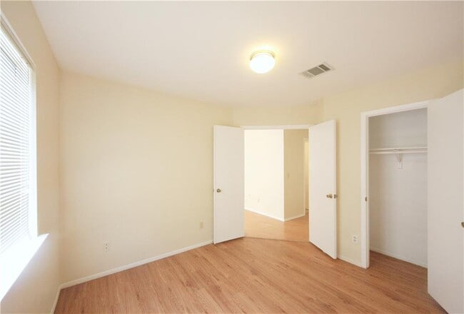 Building Photo - 8005 Tantara Ct